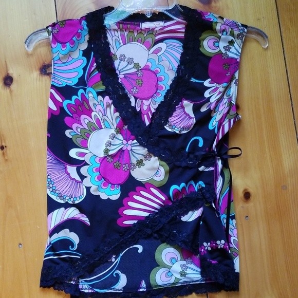 Vol. 1 Tops - Vol 1. Adorable sleeveless floral print blouse